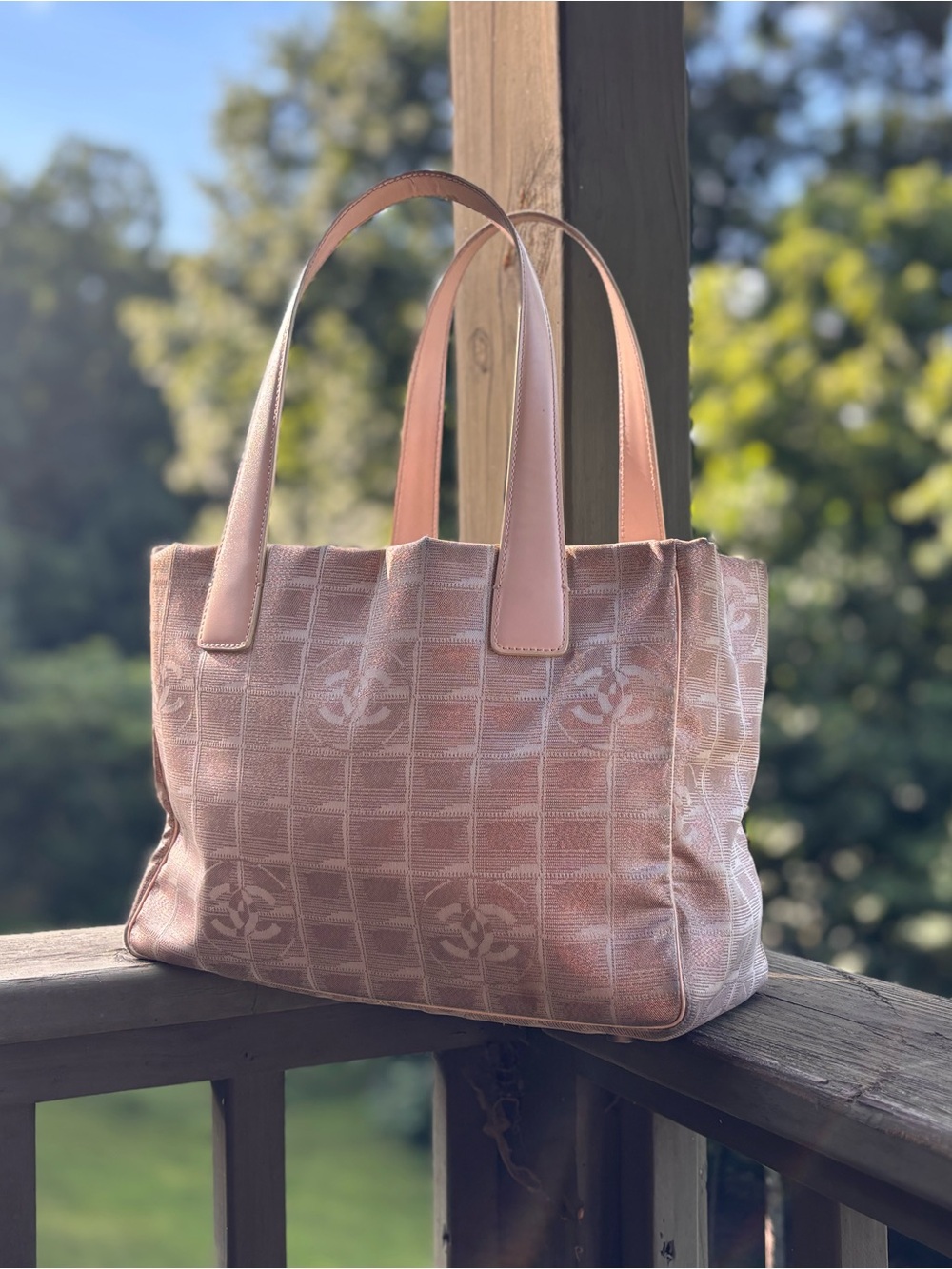 Elegant Chanel Metallic Blush Pink Tote with Subtle Monogram Design - Picture 5 of 8